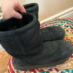 UGG  Classic Short Weather Boots in Black size 8